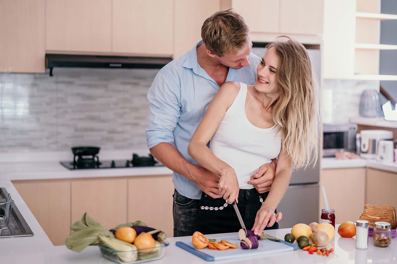 6 Tips Tingkatkan Kemesraan, Berhubungan Seks Sambil Berdiri