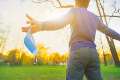 Penggunaan Masker Berhenti Setelah Vaksinasi, Benarkah?