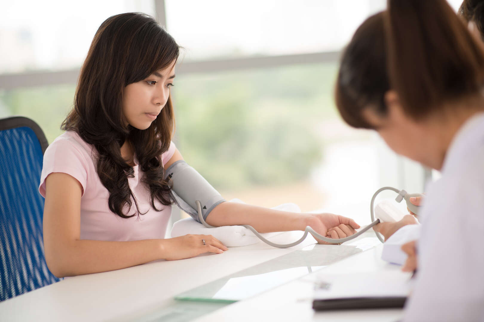 6 Cara Mengatasi Darah Tinggi di Usia Muda