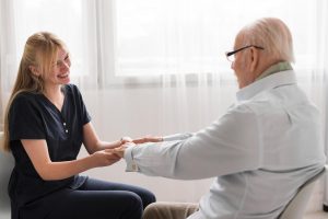 cara menghibur orang stroke
