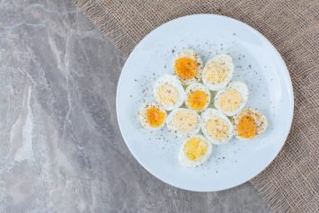 apakah telur bebek mengandung kolesterol